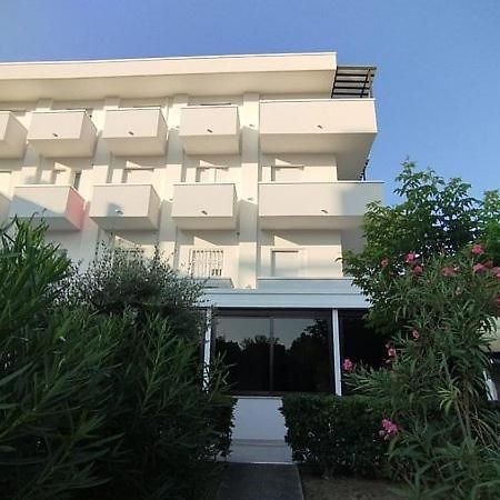 Hotel Pigalle Riccione Exterior photo